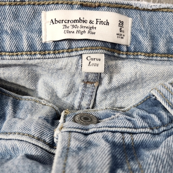 Abercrombie & Fitch The 90s Straight Ultra High Rise Jeans - Picture 9 of 13